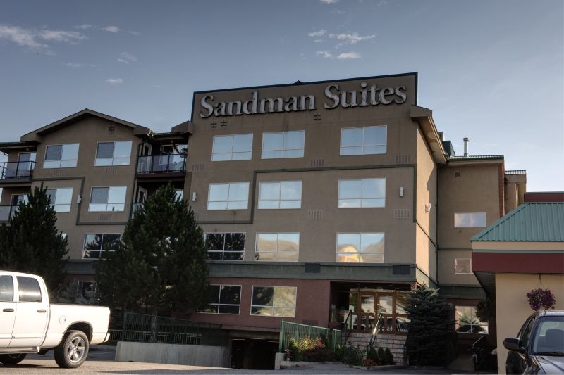 Sandman Hotel Vernon Exterior foto